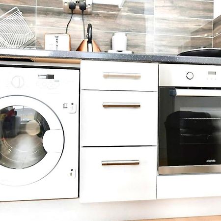 Lovely 2 Bedroom Serviced Penthouse Battersea Park Road London Bagian luar foto