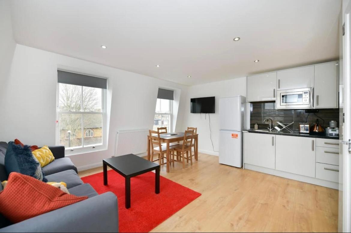 Lovely 2 Bedroom Serviced Penthouse Battersea Park Road London Bagian luar foto